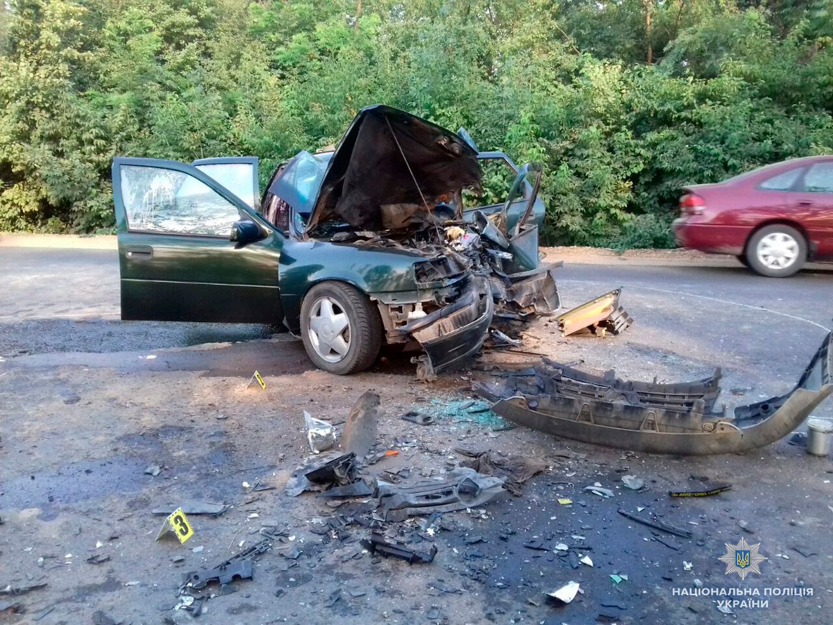 У Чернівецькій області відбулося масштабне ДТП. Фото: Нацполиция