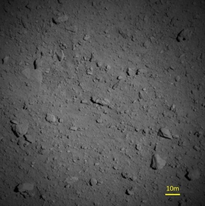 Космический зонд сблизился с астероидом около двух недель назад. Фото: JAXA, Токийский университет
