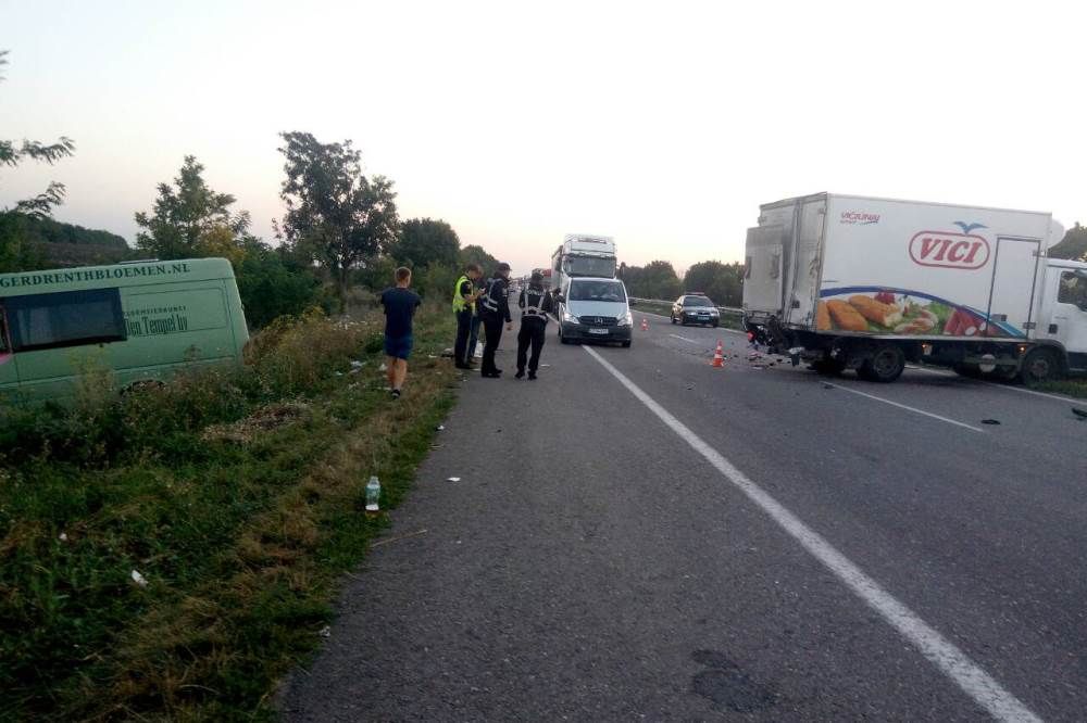 В Одесской области произошло ДТП с участием маршрутки. Фото: ГосЧС