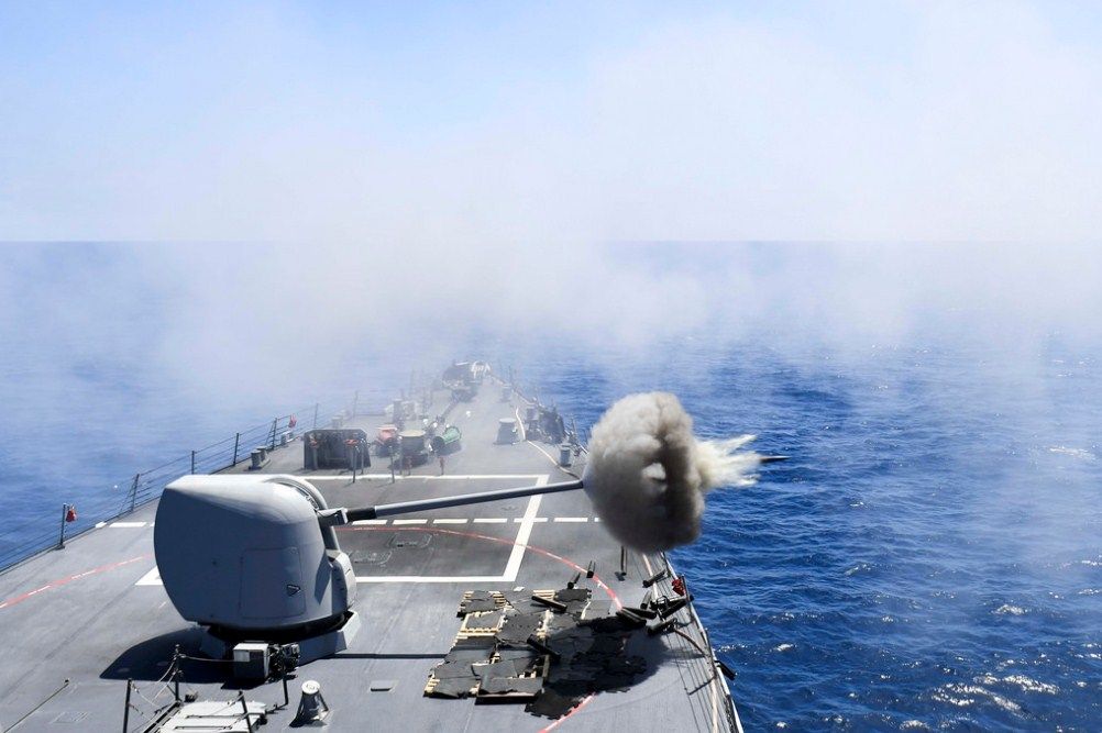 Ракетний есмінець США Carney (DDG 64) класу Arleigh Burke. Фото: c6f.navy.mil