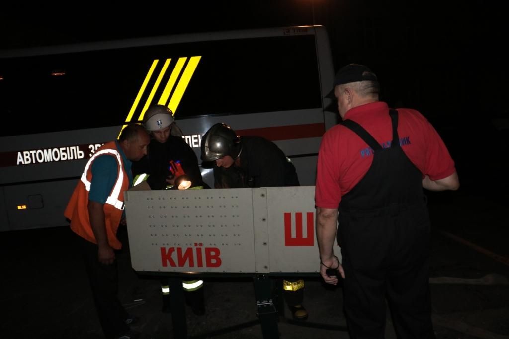 На месте работало 50 человек ГосЧС, спасатели КАРС, медики и работники 