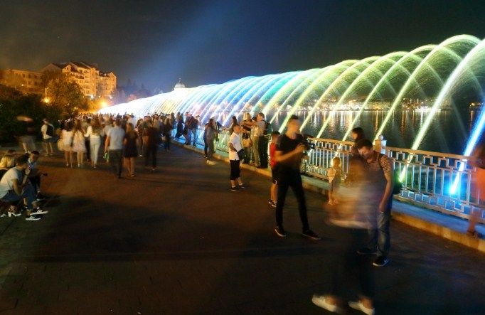 В Тернополе заработал самый длинный аэрационный фонтан в Украине. Фото: rаda.te.uа