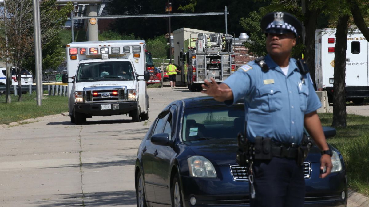 Рятувальникам вдалося врятувати 10 осіб. Фото: chicagotribune.com