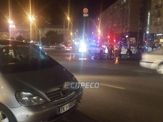 В Киеве автомобиль сбил мотоциклиста. Водитель мотоцикла находится в больнице