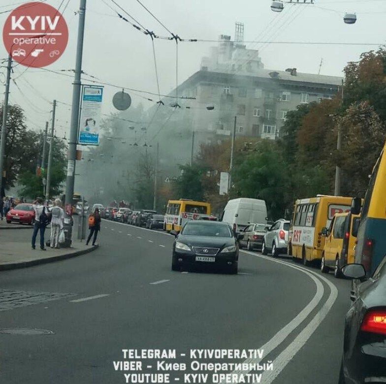 В Киеве на Лукьяновке загорелся ресторан 
