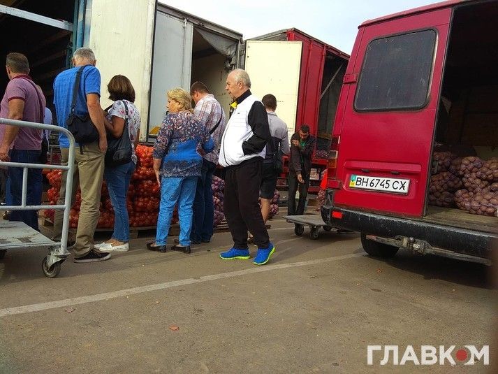 Лук бывший спикер покупал на рынке 
