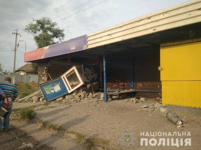 Авто влетело в остановку на Харьковщине