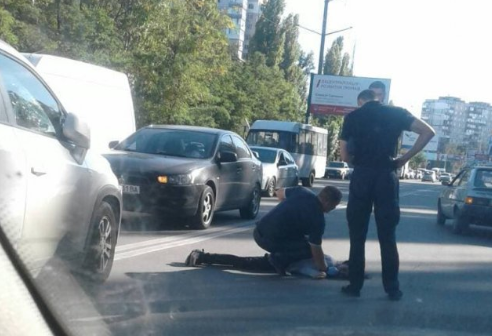 В Николаеве женщина сбила двоих девушек на пешеходном переходе. Фото: 
