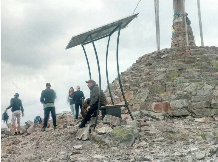 На горі Хом'як встановили сонячні батареї. Фото: 