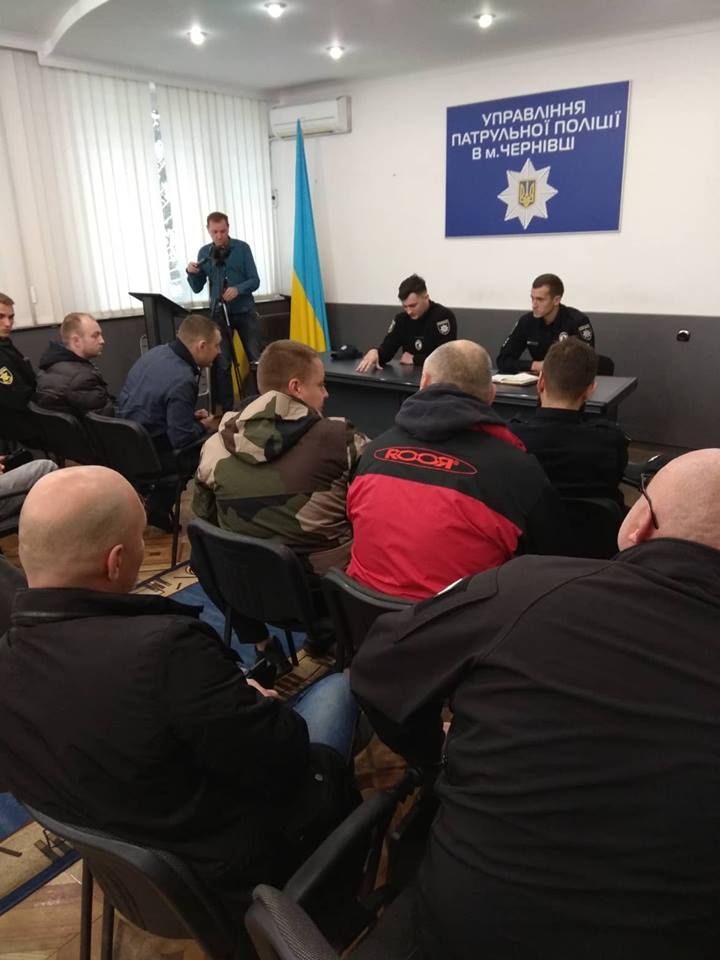 Акцию устроили из-за ДТП с участием двух патрульных. Фото: bukovyna.tv