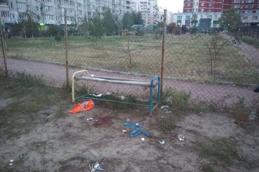 Прибывшие на место медики оказали первую помощь и госпитализировали мужчину в больницу. Фото: kiev.informator.ua