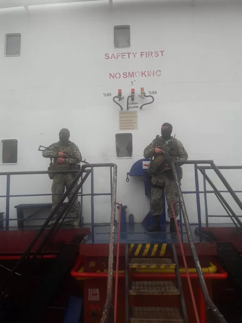 спустя полтора года вернулись домой 15 украинских моряков из Омана.