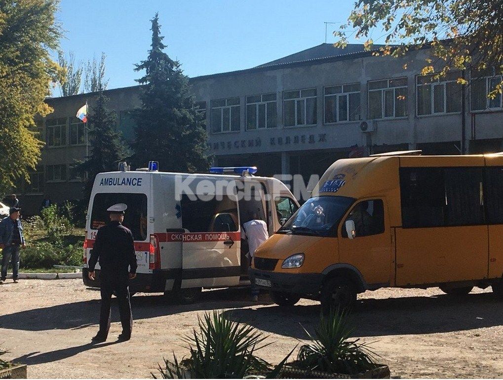 Уже известно о 10 погибших, пострадало не менее 50 человек. Фото: Керчь. ФМ