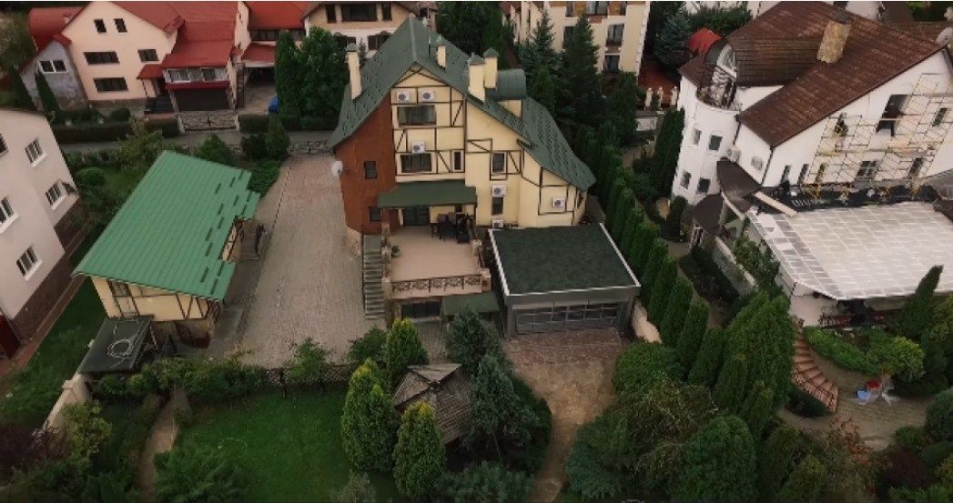 Дома такой площади в Козине продаются от 500 тыс. долларов. Фото: bihus.info