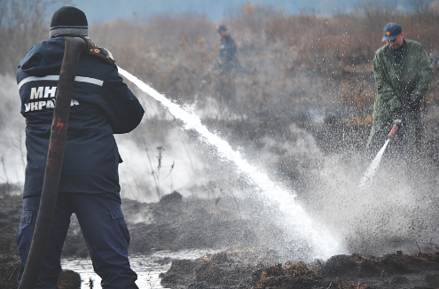 Спасатели ликвидировали возгорание 6,5 га торфа во Львовской области. Фото: пресс-служба ГосЧС