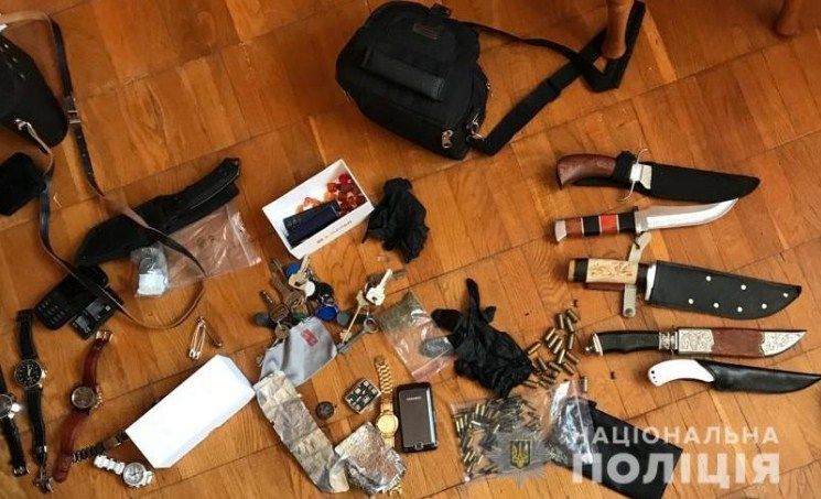 У Києві зловили квартирних злодіїв, які під час спроби втекти від поліції протаранили 10 автомобілів