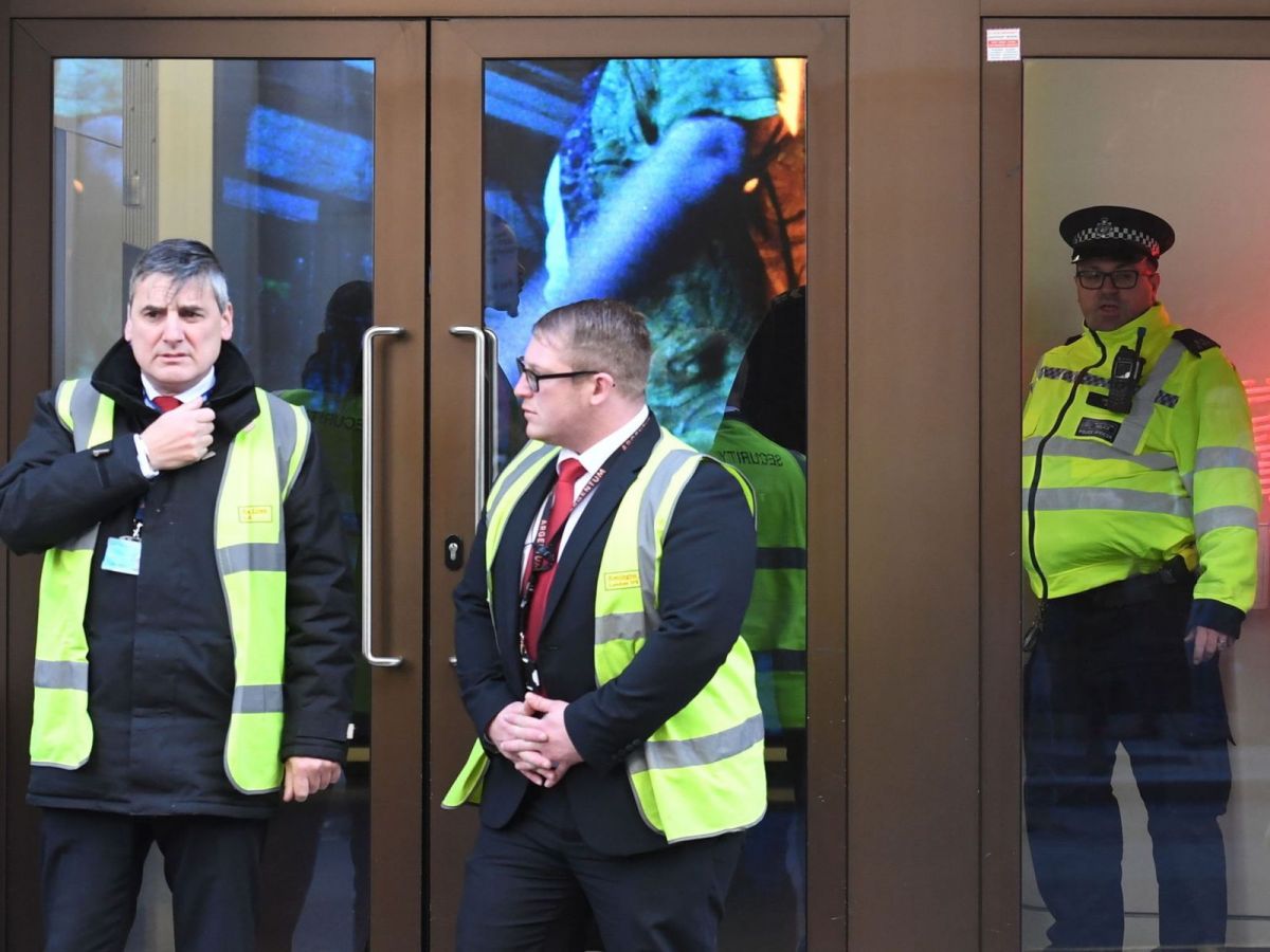 Поліція продовжує з'ясовувати всі обставини інциденту. Фото: news.sky.com