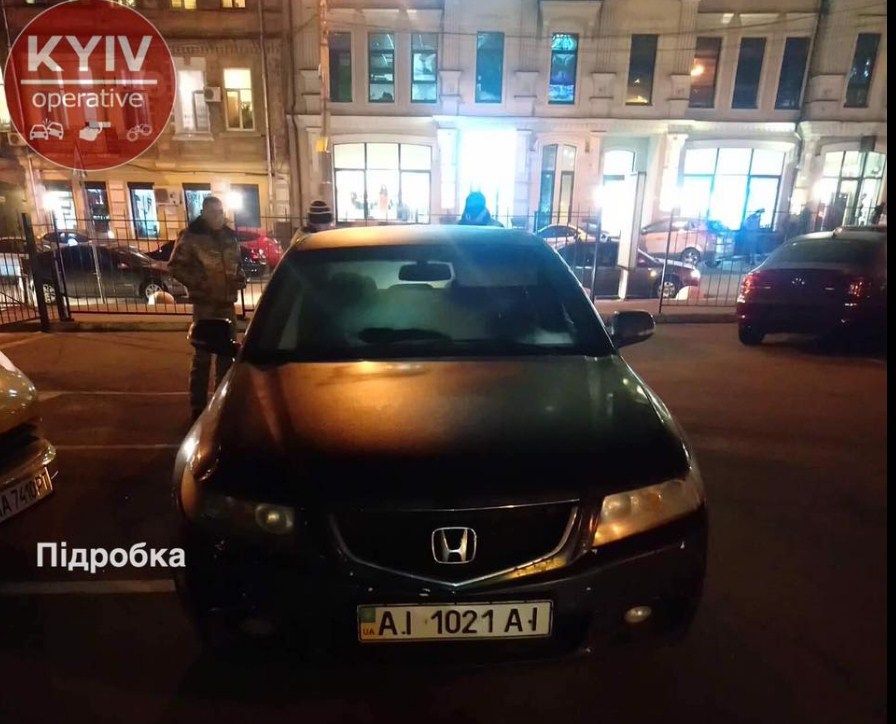 Киевлянин в центре Киева нашел чужой автомобиль со своими номерами. Фото: Киев Оперативный