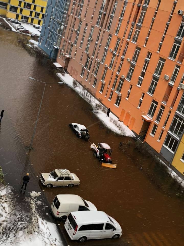 На вулицях утворилися річки. Фото: 