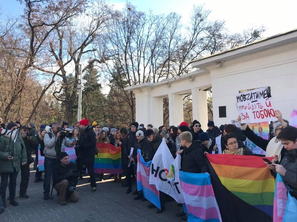 Из-за срыва радикалами, акция продлилась около 20 минут.