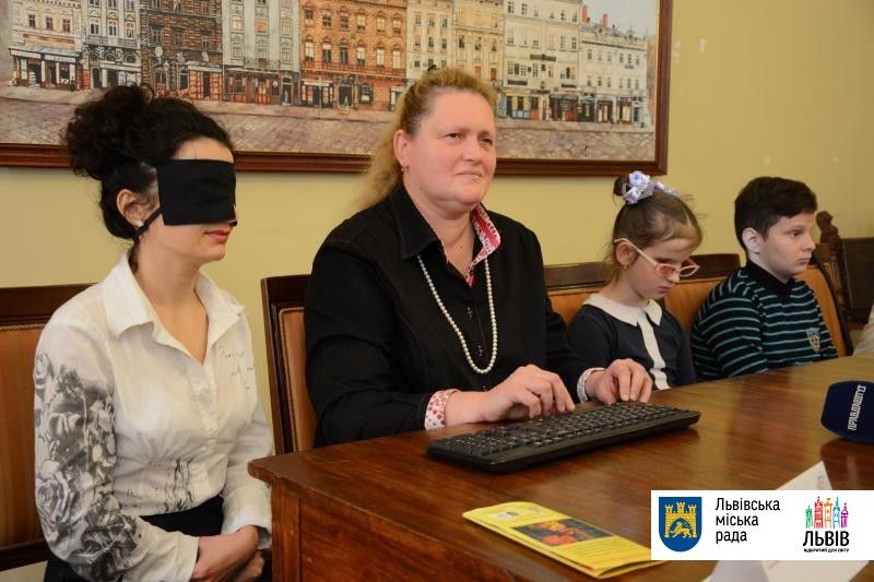 Оксана Потимко демонстрирует серию аудиодискрипованого мультике 