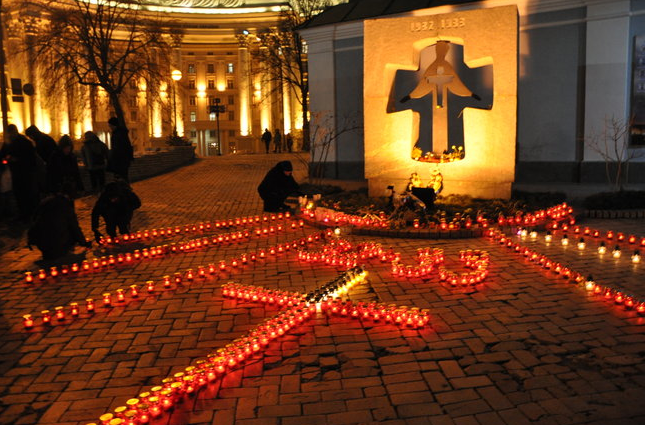 У Києві проходить акція пам'яті жертв Голодомору. Фото: Цензор. НІ