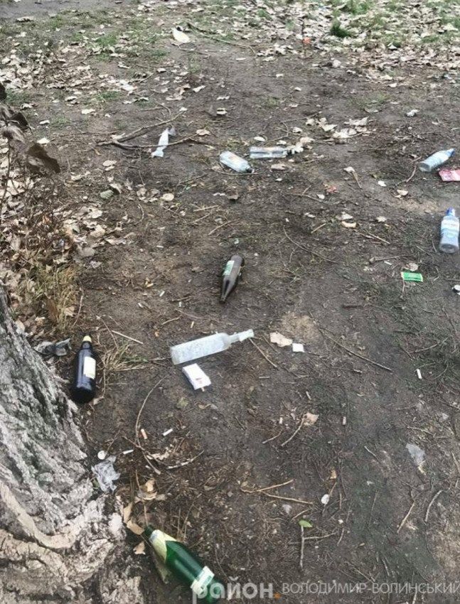 Жители города Устилуг жалуются на горы мусора и беспорядок, который оставили после себя 