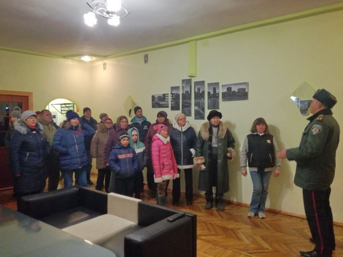 Также родственникам заключенных устроили концерт в клубе. Фото: Управление по вопросам отбывания криминальных наказаний/Facebook