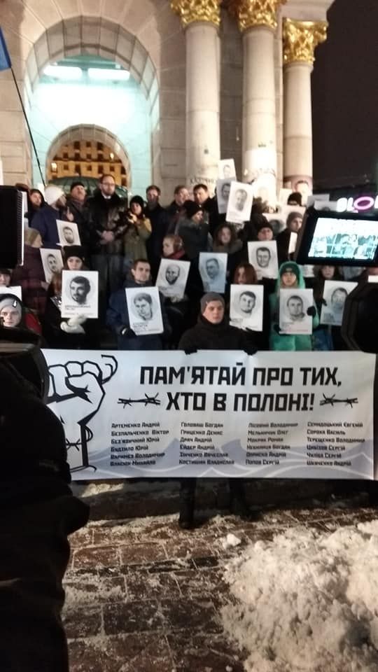 Активісти протестують проти російської агресії.