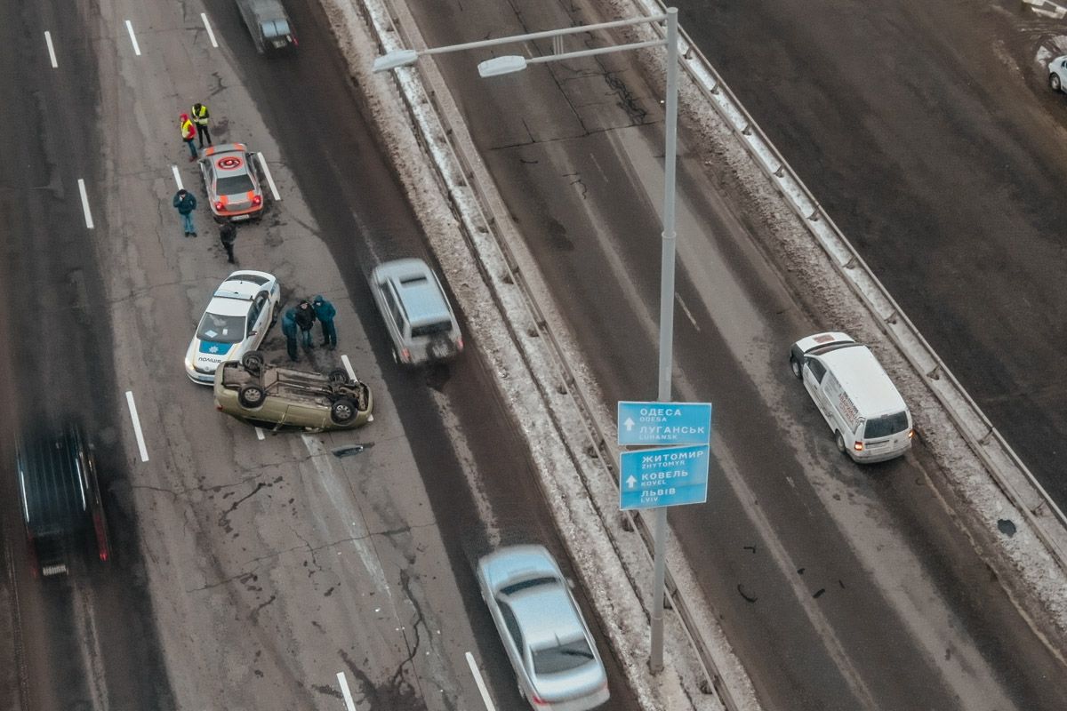Дитині в салоні Chevrolet 4 роки.