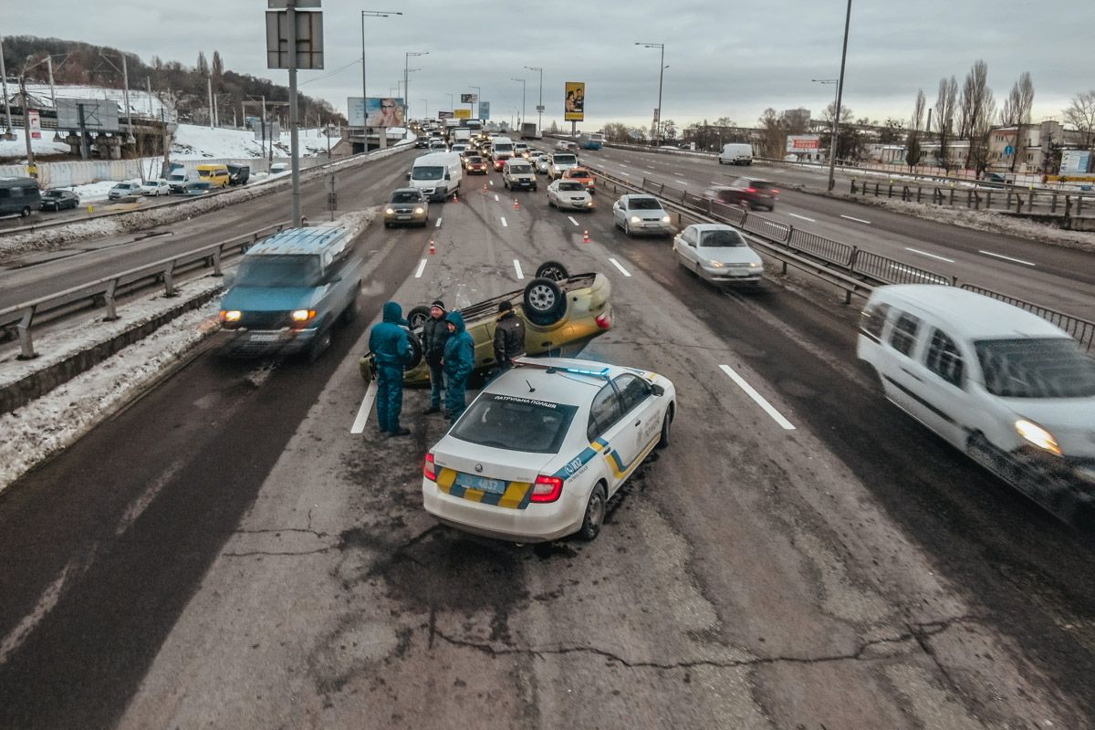 Водій Chevrolet і мати дитини не постраждали. Фото: 