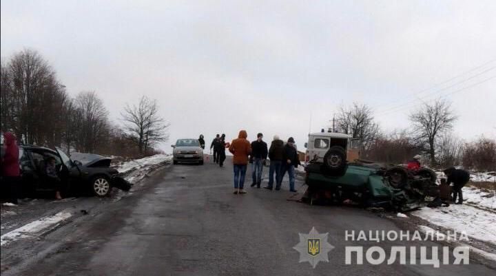 В иномарке находилось 6 человек.
