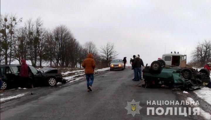 Также погиб водитель легковушки и его 35-летняя дочь.