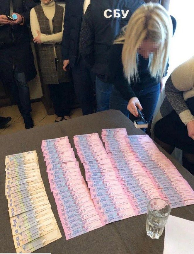 Чиновница попалась на 