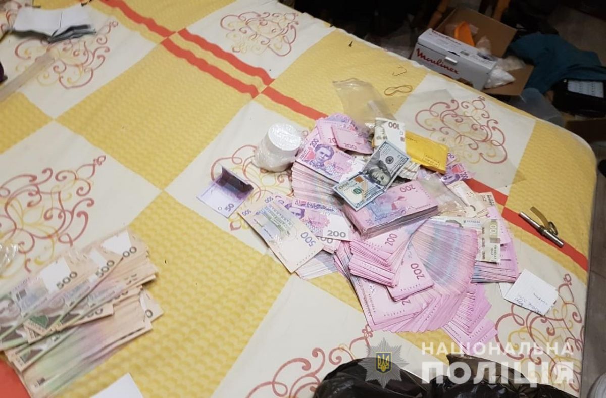 Правопорушникам загрожує до 10 років позбавлення волі.