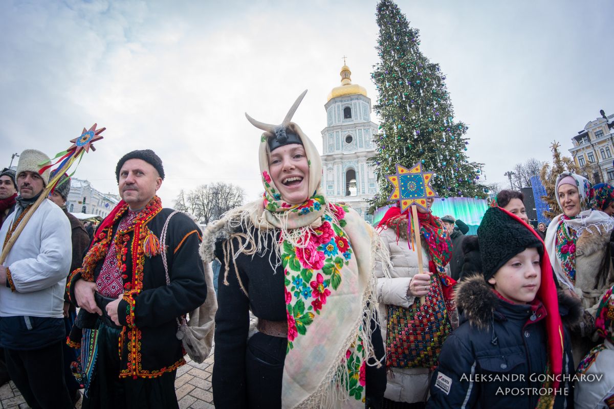 Артисты веселили всех песнями. Фото: Александр Гончаров / 