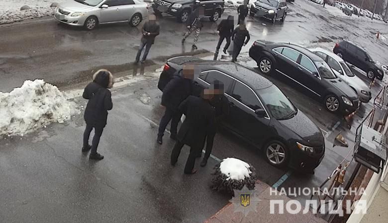 Поліція заочно повідомила 2 іноземцям про підозру у побитті артиста DZIDZIO. Фото: Нацполіція