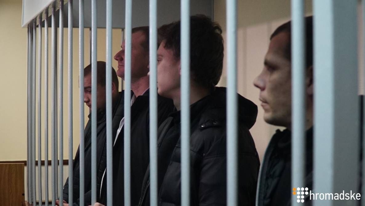 Дела моряков в военный суд так и не передали.