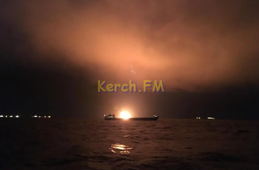 На суднах проходит спасательная операция. Фото: kerch.fm