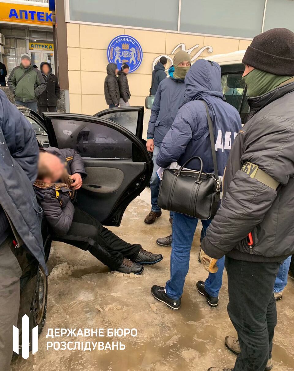 прикордонник був спільник.