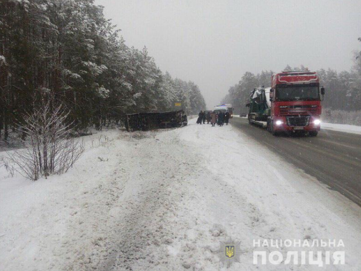 Авария произошла около 15:00 на выезде из города Сарны. Фото: rv.npu.gov.ua