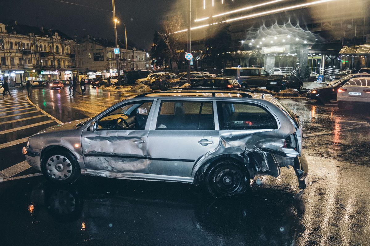 Дорогу не поделили Mazda, Toyota, Audi, Daewoo и Skoda.