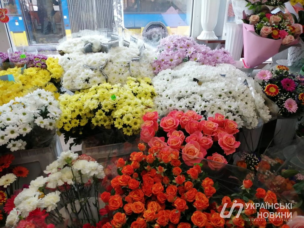 Букет здесь стоит от 350 грн.