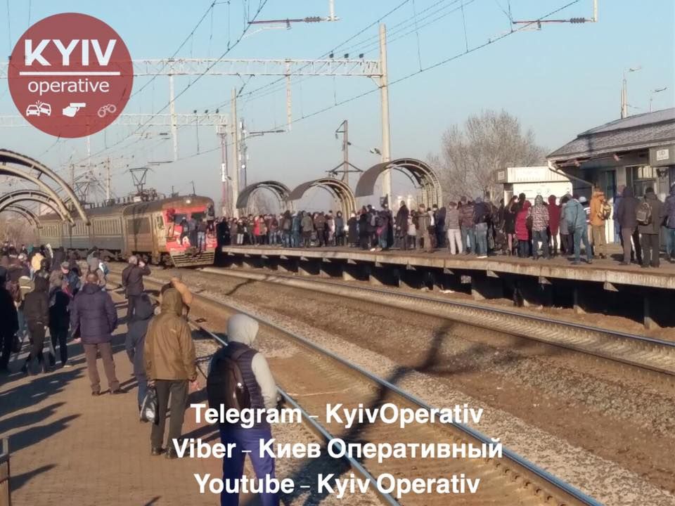 В Киеве городская электричка снова ходит с опозданием. Фото: facebоok.com/KyivOperativ