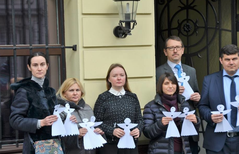 У Брюсселі вшанували пам'ять Героїв Небесної Сотні. Фото: Facebook/UkraineEUMission