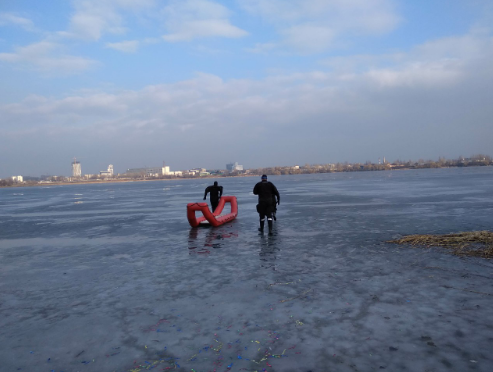 За сутки от смерти на реках спасли двух рыбаков. Фото: ГосЧС