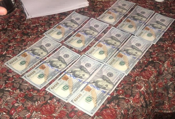 В Луцке депутат пытался избежать штрафа с помощью взятки чиновнику. Фото: пресс-служба СБУ