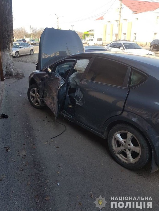 Під Києвом поліцейські погоні за порушником розбили два авто і врізалися в магазин
