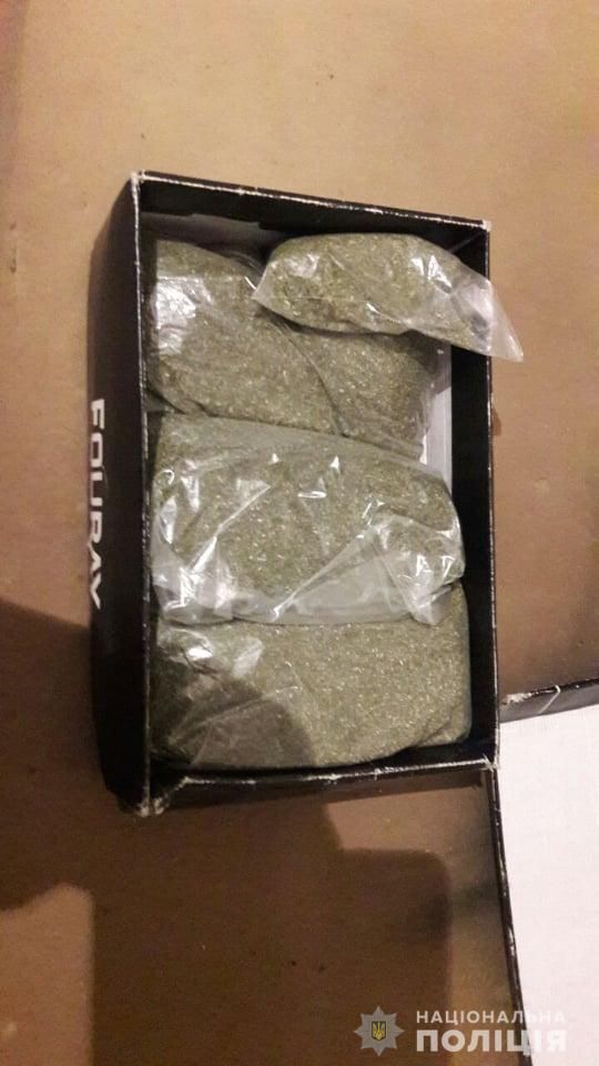 Наркотики зовні схожі на коноплю.