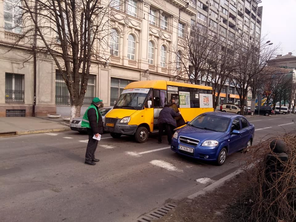 Аварийку водитель также не включил. Фото: Анастасия Катаева/Facebook